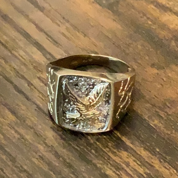 Men 10kt Gold Eagle Ring with Diamond Chip Accents - Size 8 - Picture 9 of 11